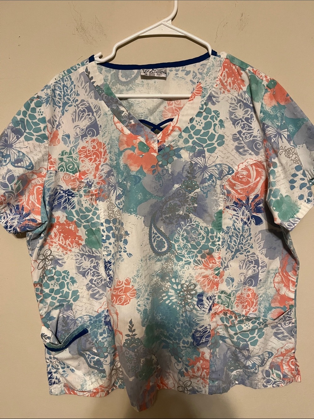 UA Scrubs Women's V-Neck Floral Print Top in Teal, Coral & veil blue, sz large